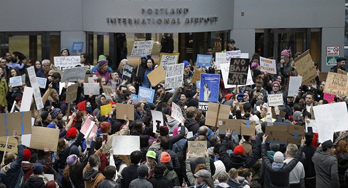 Nearly five million people sign open letter against Trump`s migrant policy